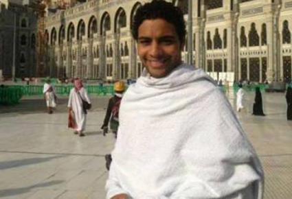 أحمد جمال يؤدي مناسك العمرة في السعودية